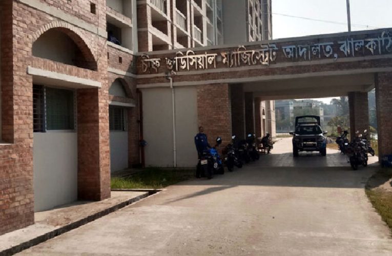 আদালতে শরীরে আগুন দিয়ে গৃহবধূর আত্মহত্যাচেষ্টা স্ত্রী স্বীকৃতি দিতে অস্বীকার